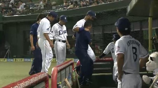 3回表2中島スクイズ成功メヒアFC負傷 (6)