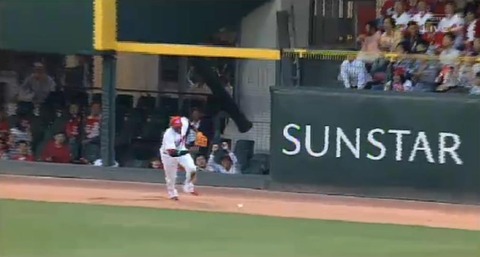 ４回表１秋山チーム初安打ツーベース (3)