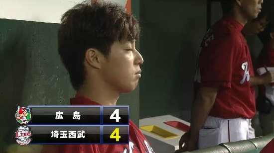 8回裏6脇谷タイムリー (2)