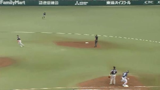 ５回裏２秋山200本安打タイムリー (4)