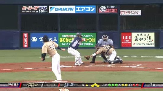 ９回裏４森フォアボール押し出し (4)