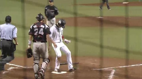 ２回裏６渡辺２点タイムリー２ベース (5)