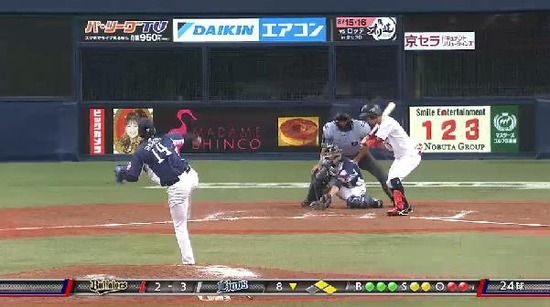 ８回裏２フォアボール満塁 (1)