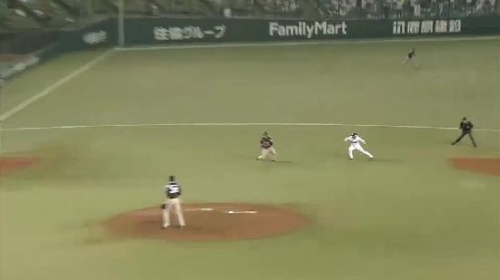 ６回裏７炭谷併殺 (3)