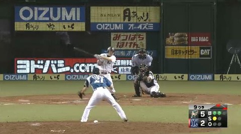 ９回裏３秋山ヒット満塁 (1)