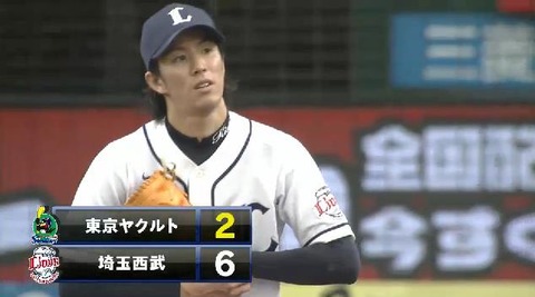 4回表1山崎タイムリーエラー (3)
