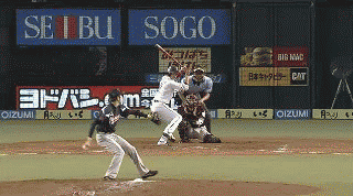 ３回裏１先頭金子３ベースヒット (1)