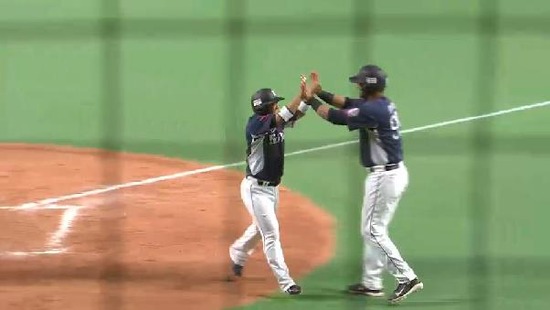 4回表3炭谷2点タイムリー2ベース (1)