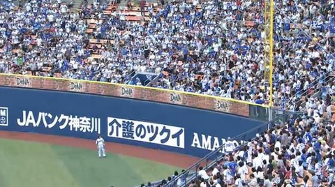 10回表1脇谷HR (5)