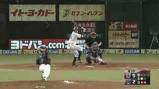 4回裏7秋山2点タイムリーヒット (1)