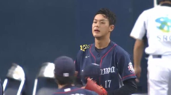 ３回裏３岩崎センター前浅村好守小田飛び出してゲッツー (2)