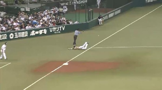 ６回裏１中村２ベース (2)