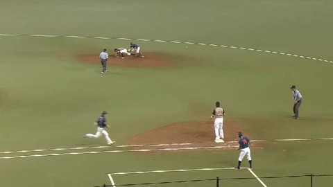 5回裏2近藤送球エラー (2)