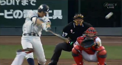 ４回表１秋山チーム初安打ツーベース (2)