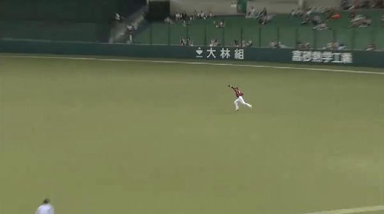 ３回裏３秋山ライトライナー (3)
