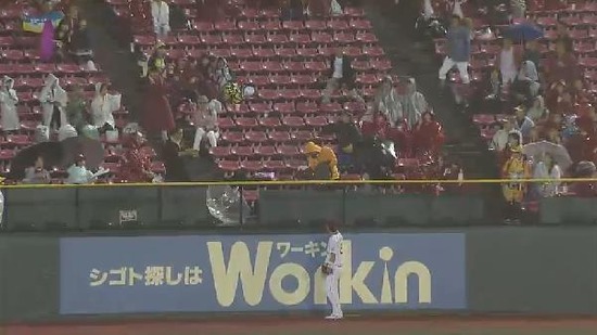 3回表3中村四球満塁メヒア満塁弾 (2)