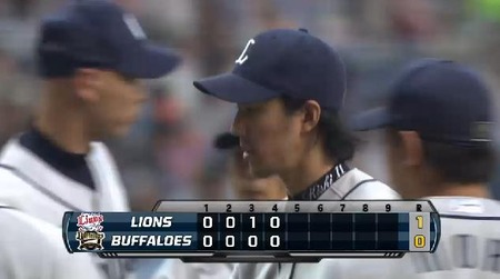 4回裏3岡田サードフライ (1)