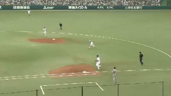 1回表2浅村好守備 (1)