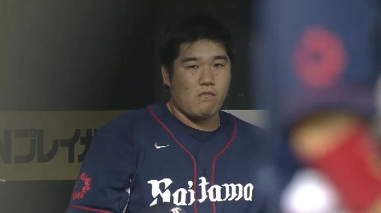 4回表1ペーニャ28号HR (2)