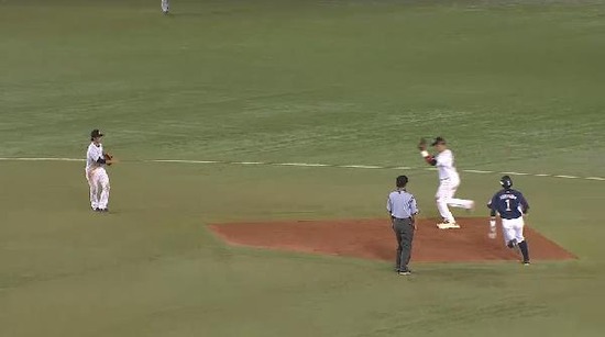 5回表2浅村ショートゴロ (2)