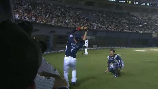 10回裏３清田ファーストフライ (1)