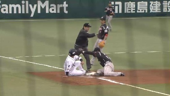 ６回裏２炭谷スクイズ失敗 (2)