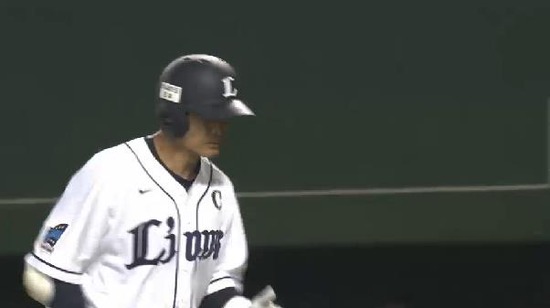 ８回裏３栗山バント失敗併殺 (4)