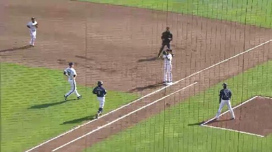 ６回表２栗山投手ゴロ (3)