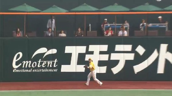 3回表3中村いい角度詰まってレフトフライ (2)