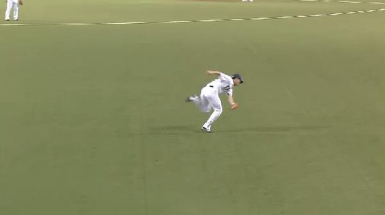 ７回表１秋山ファインプレー (3)