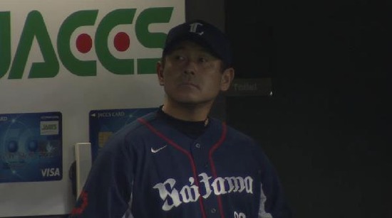 ８回裏３岡スクイズ成功 (4)