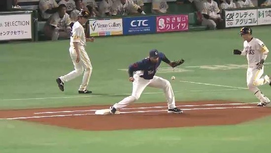 1回裏２金子エラー１アウト１塁 (2)