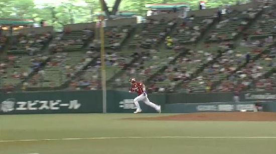 ７回表３盗塁阻止 (4)