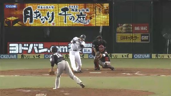 ７回裏１秋山レフトオーバー (1)