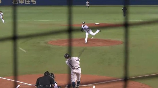 １回表１栗山２ベース (2)