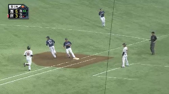 ９回裏４阿部ファーストゴロ (1)