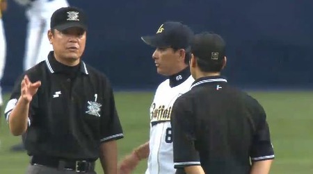 3回裏2秋山ナイスプレー駿太戻れず (4)