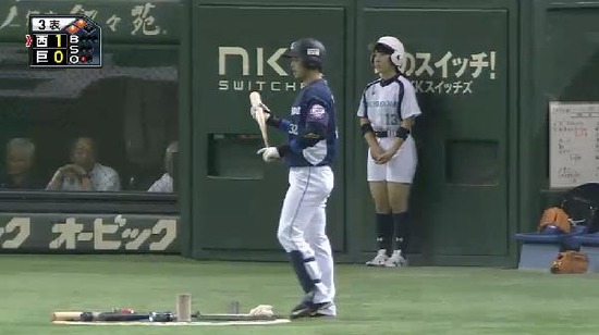 ３回表３栗山バント (3)