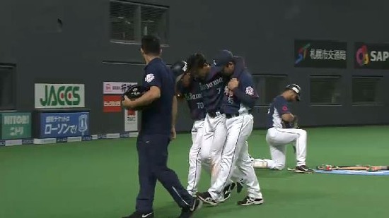 ６回表２栗山タイムリー脇谷負傷 (6)