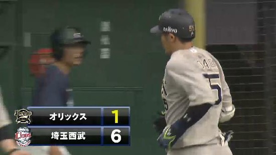 ８回表１トカダHR (3)