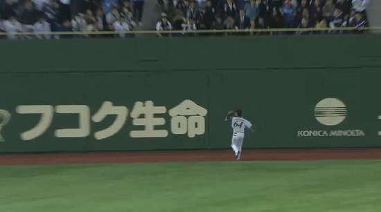 4回表5坂田センターフライ (3)