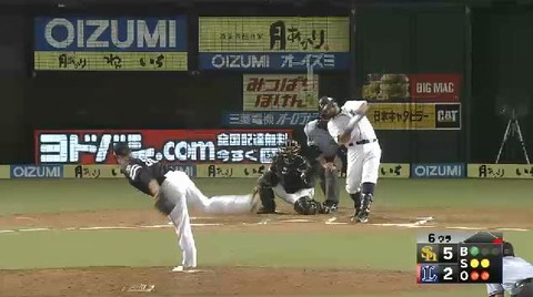 6回裏4メヒアぽてん1塁3塁 (1)