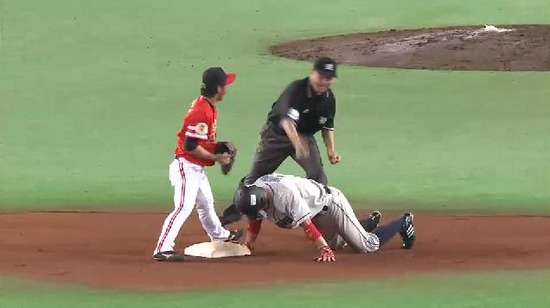 7回表2林崎バント空振り炭谷戻れず (2)