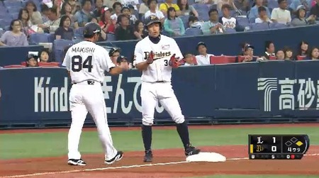 4回裏1糸井ヒット1塁3塁 (1)