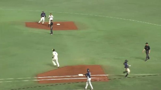 ７回表１炭谷四球斉藤バント２塁 (2)