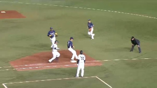 ６回裏３田村セカンドゴロ (2)