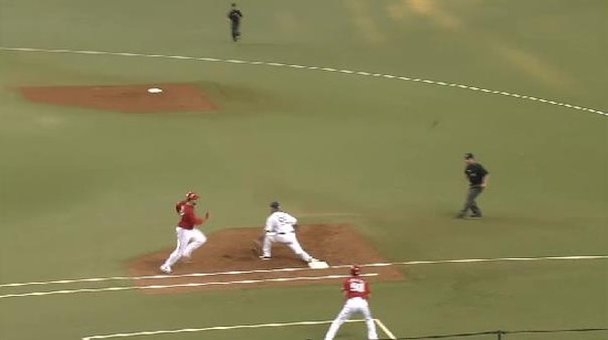 1回裏3メヒアファインプレー (1)