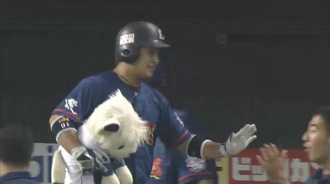 ８回裏１森初ホームラン (4)