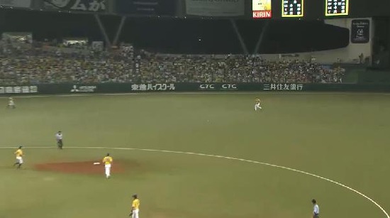 ５回表１明石３ベース本多タイムリー (3)