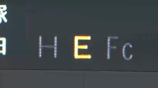 ８回裏１脇谷エラー (1)